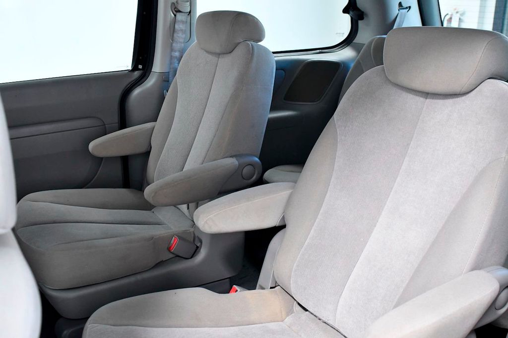 2010 Kia Sedona LX - 22255944 - 9