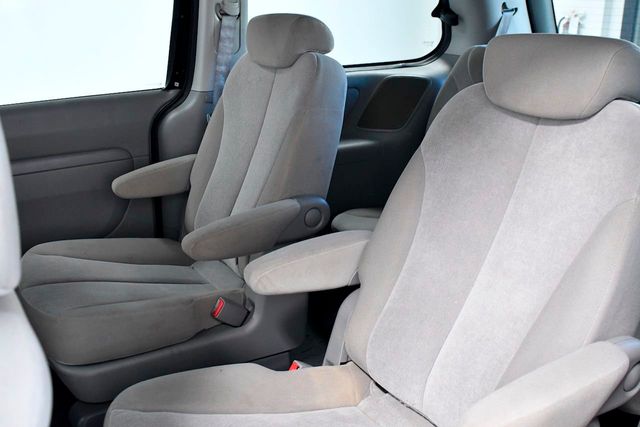 2010 Kia Sedona LX - 22255944 - 9