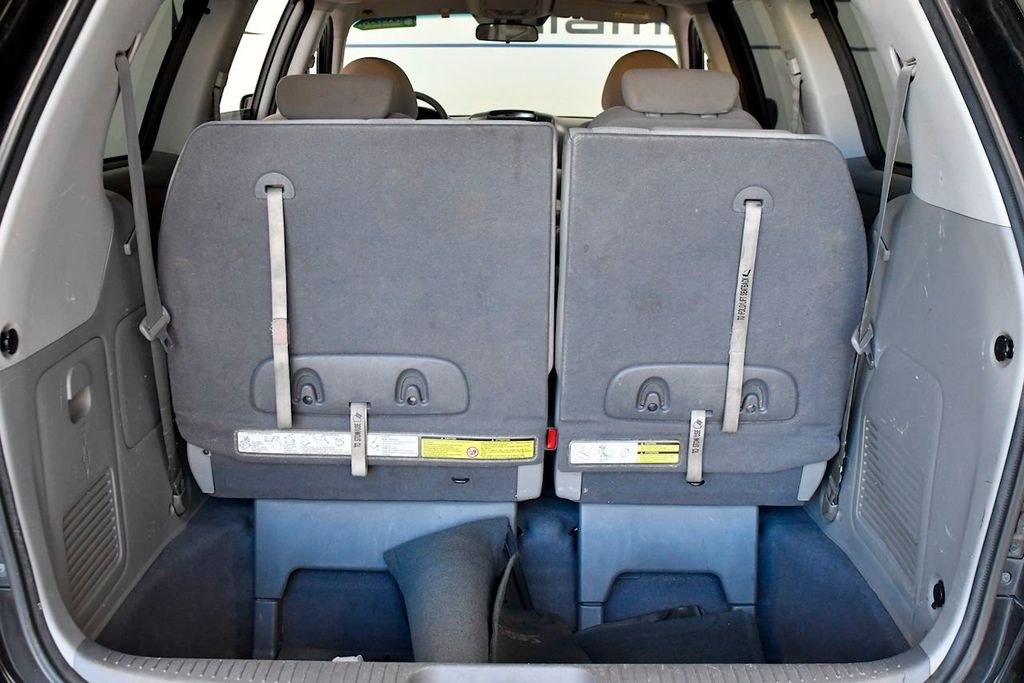 2010 Kia Sedona LX - 22255944 - 10