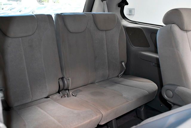 2010 Kia Sedona LX - 22255944 - 11