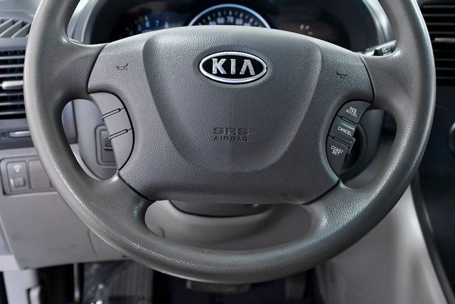 2010 Kia Sedona LX - 22255944 - 16