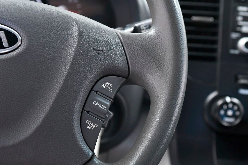 2010 Kia Sedona LX - 22255944 - 18