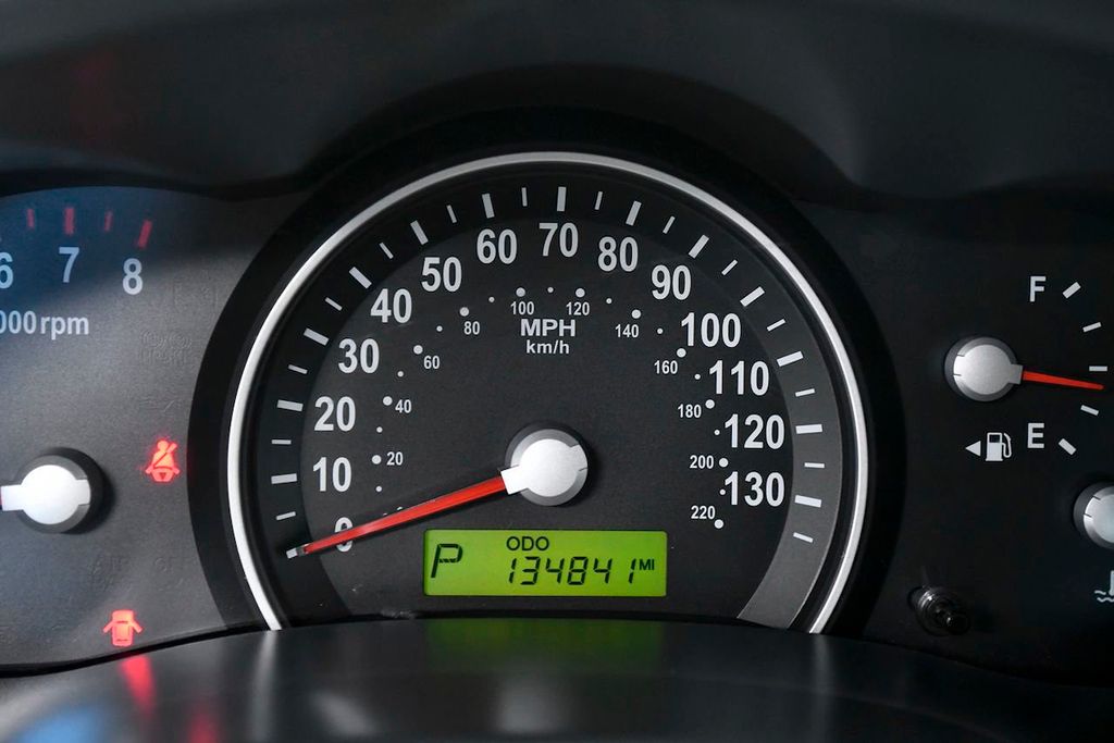 2010 Kia Sedona LX - 22255944 - 19