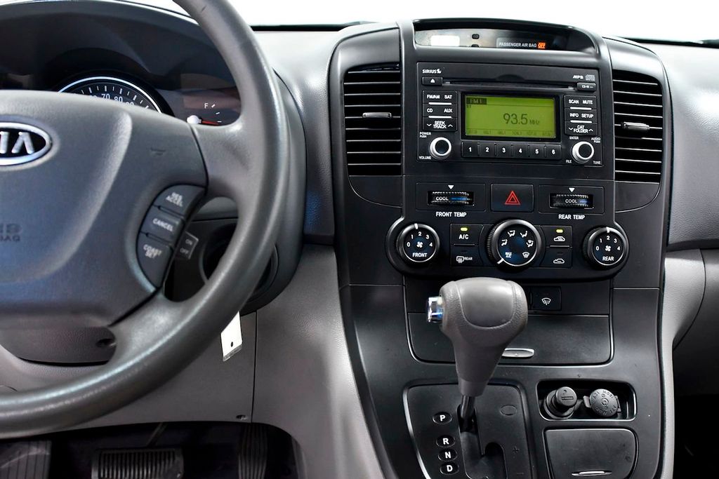 2010 Kia Sedona LX - 22255944 - 20