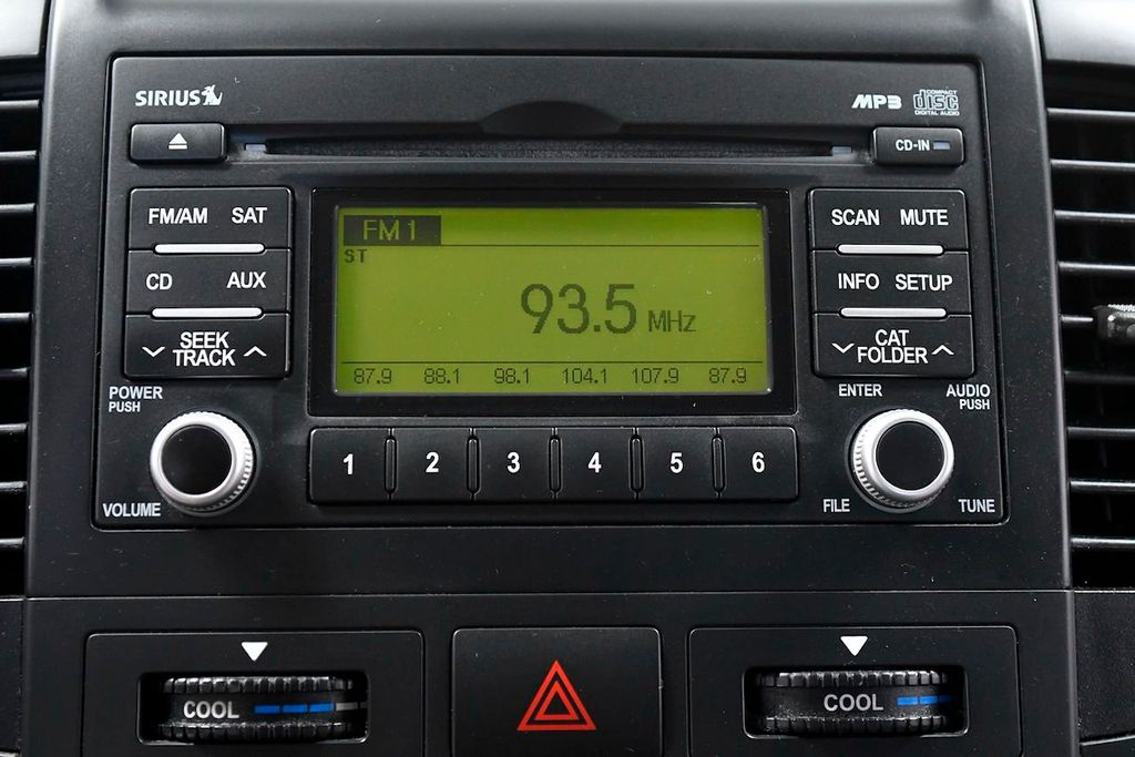 2010 Kia Sedona LX - 22255944 - 22