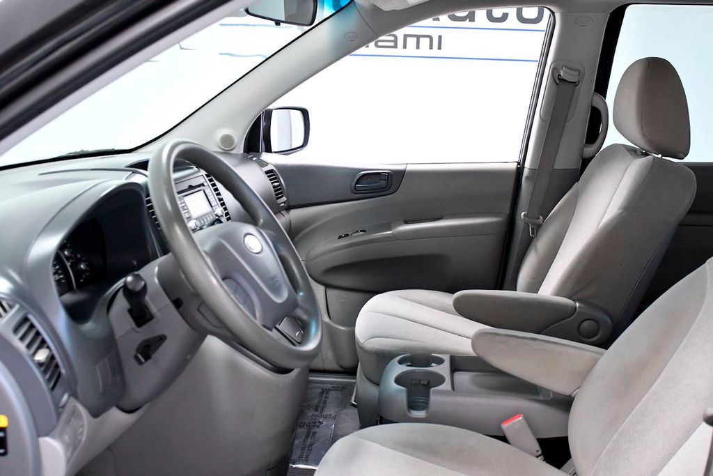 2010 Kia Sedona LX - 22255944 - 6