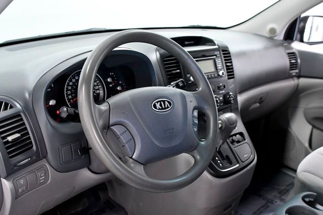 2010 Kia Sedona LX - 22255944 - 7