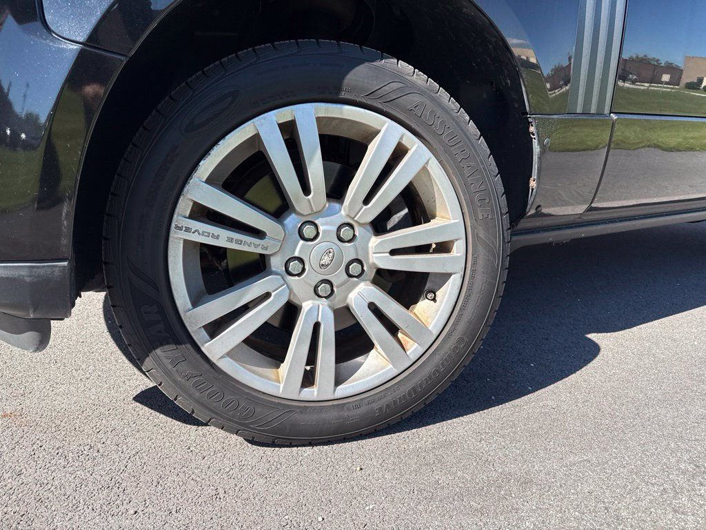2010 Land Rover Range Rover 4WD 4dr HSE LUX - 23091549 - 1