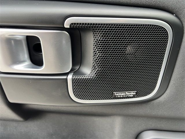 2010 Land Rover Range Rover HSE photo 11