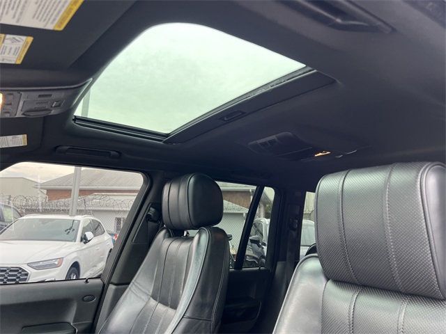 2010 Land Rover Range Rover HSE photo 14