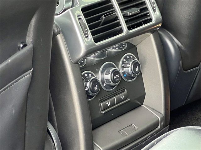 2010 Land Rover Range Rover HSE photo 17