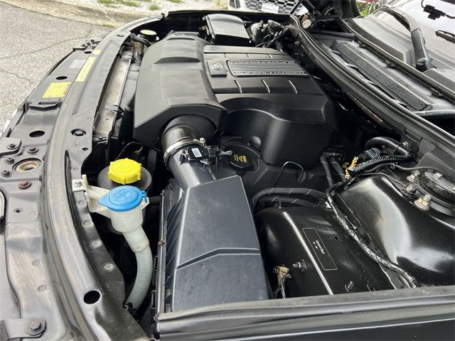 2010 Land Rover Range Rover HSE photo 23