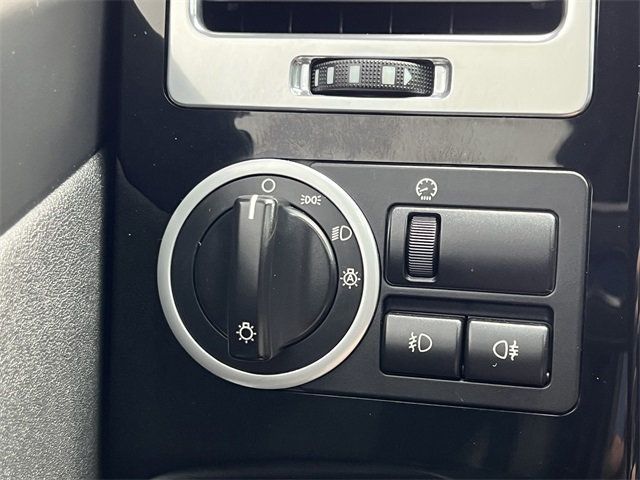2010 Land Rover Range Rover HSE photo 24