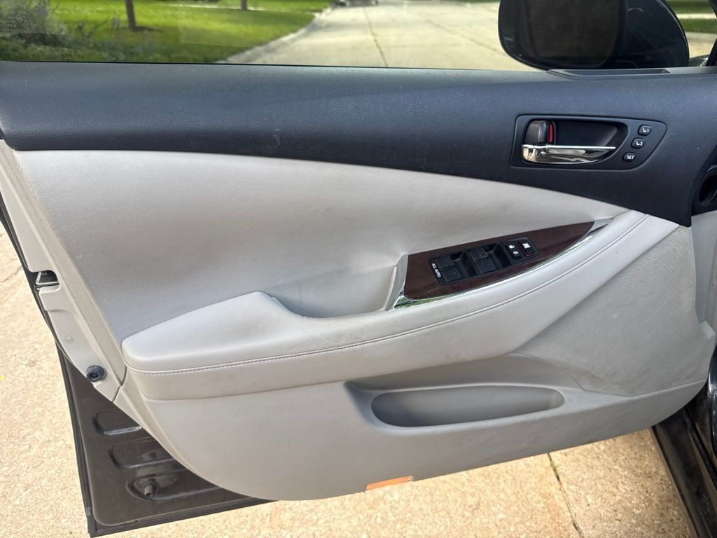 2010 Lexus ES 350 4dr Sedan - 23047086 - 8