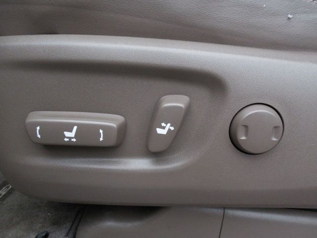 2010 Lexus GX 460 4WD w/Navigation - 17135913 - 19