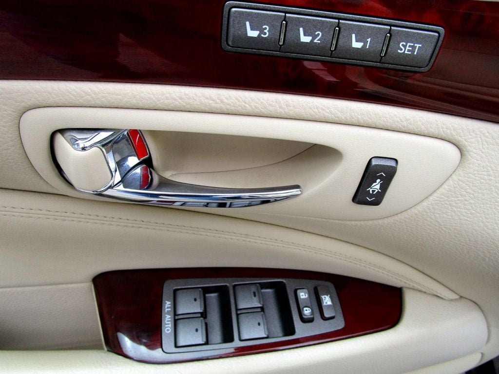 2010 Lexus LS 460 4dr Sedan AWD - 23063453 - 18