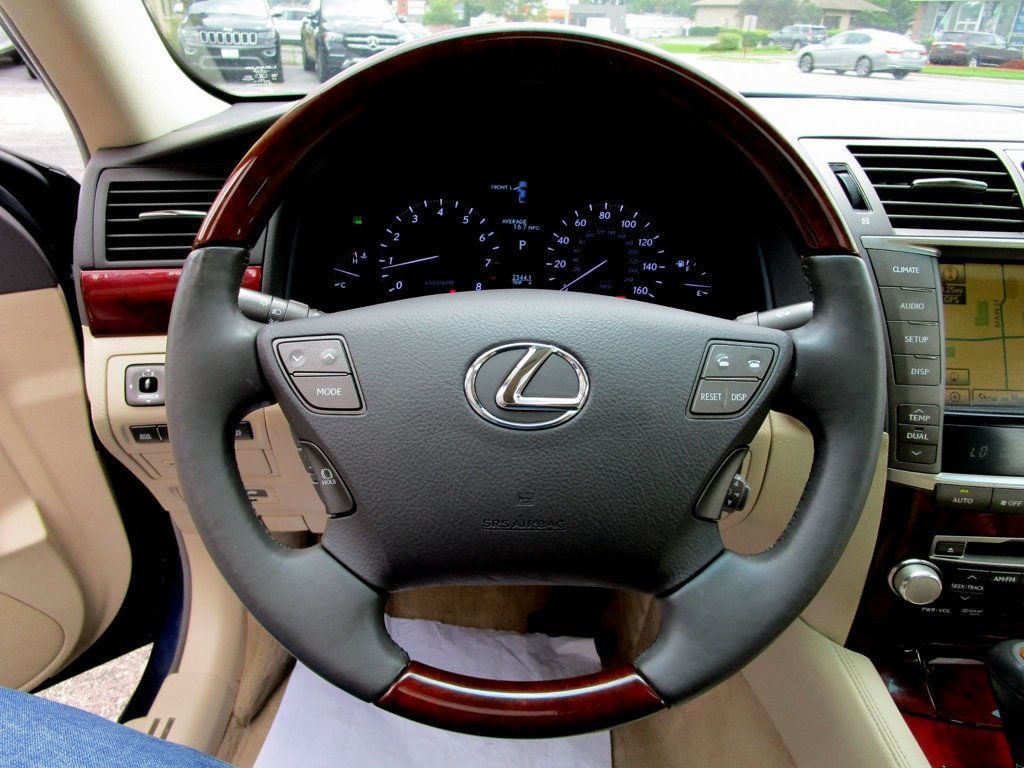 2010 Lexus LS 460 4dr Sedan AWD - 23063453 - 19