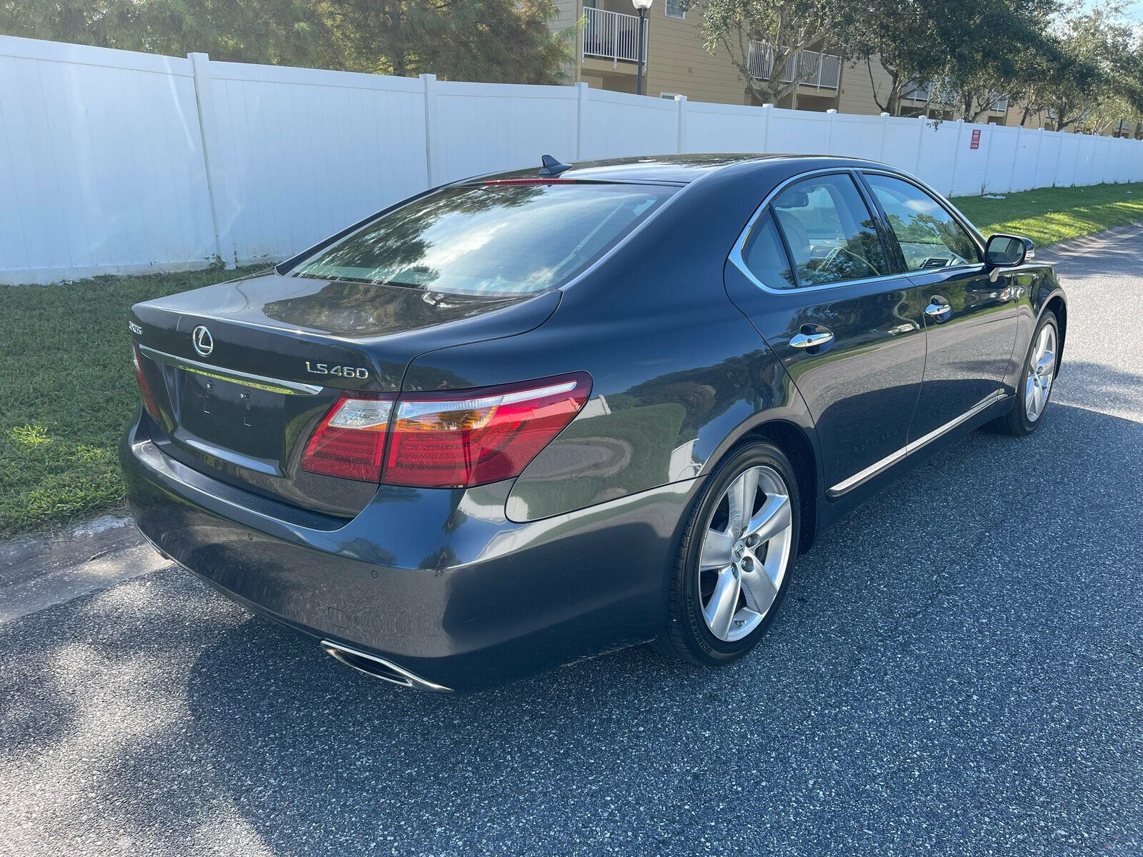2010 Lexus LS 460 photo 2