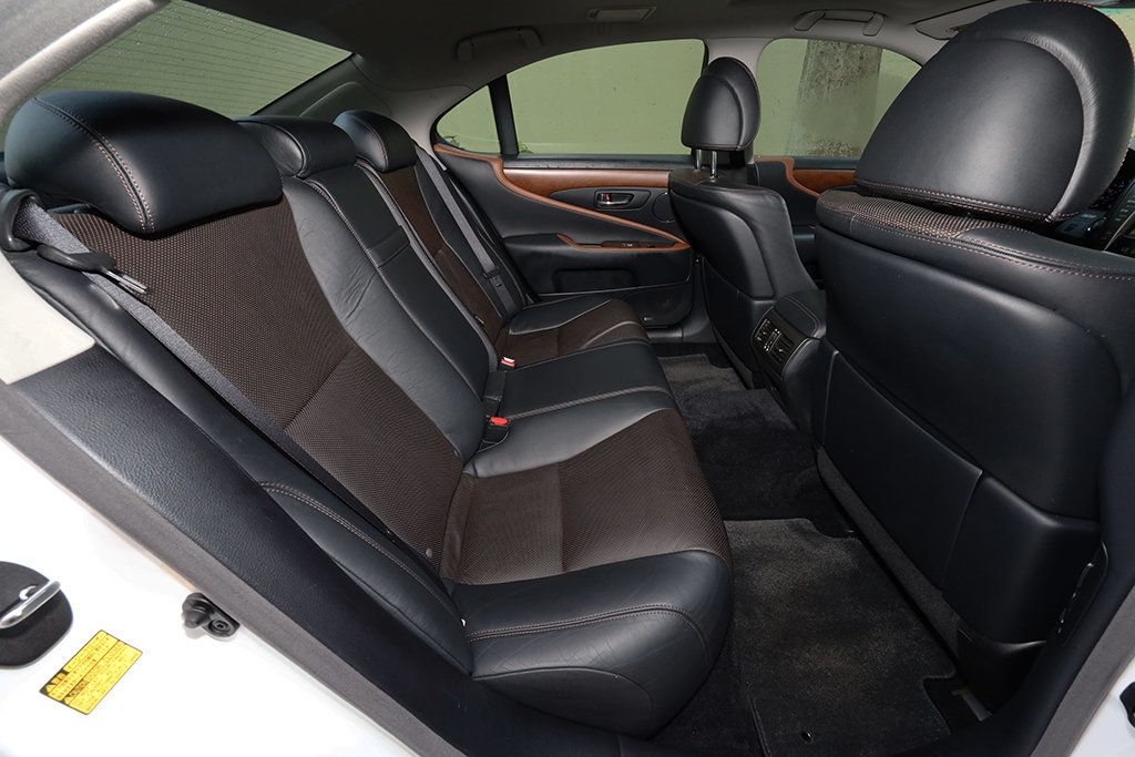 2010 Lexus LS 460 4dr Sedan RWD - 22908712 - 33