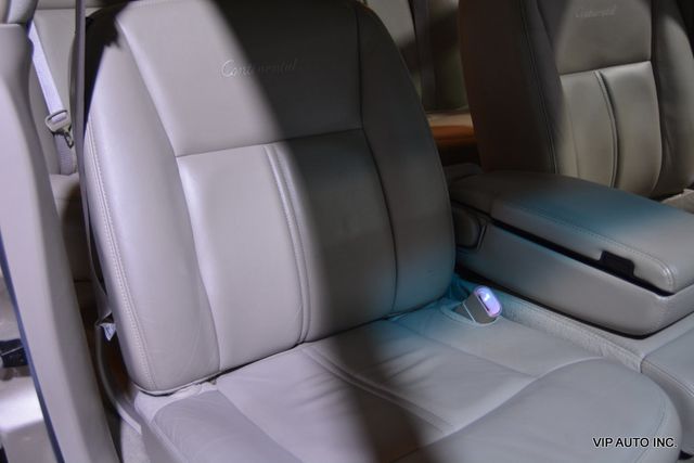 2010 Lincoln Town Car 4dr Sedan Signature Limited - 22892212 - 15