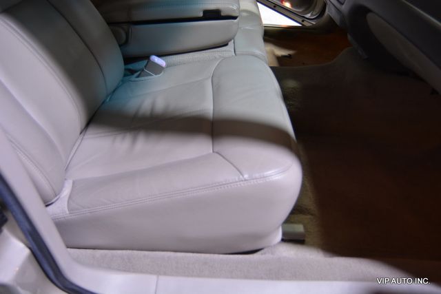 2010 Lincoln Town Car 4dr Sedan Signature Limited - 22892212 - 17