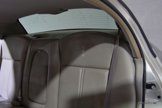 2010 Lincoln Town Car 4dr Sedan Signature Limited - 22892212 - 22