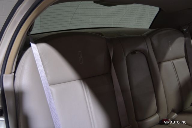 2010 Lincoln Town Car 4dr Sedan Signature Limited - 22892212 - 23
