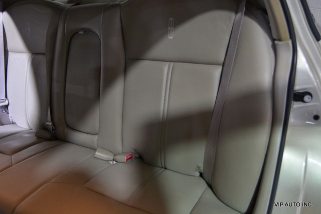 2010 Lincoln Town Car 4dr Sedan Signature Limited - 22892212 - 24