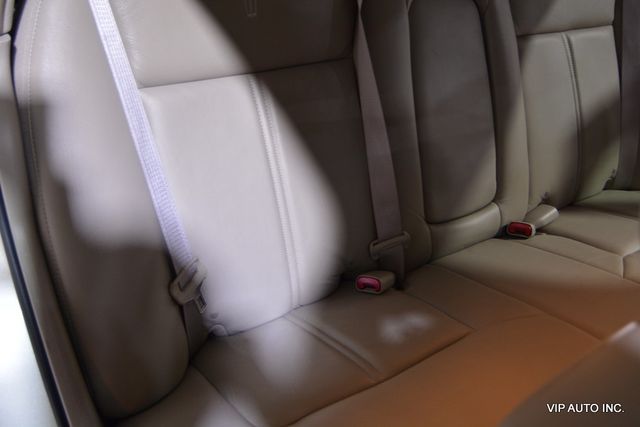 2010 Lincoln Town Car 4dr Sedan Signature Limited - 22892212 - 25