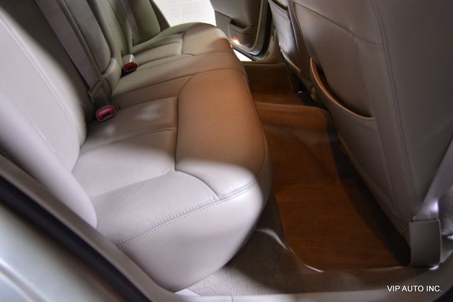 2010 Lincoln Town Car 4dr Sedan Signature Limited - 22892212 - 27