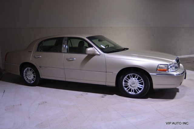 2010 Lincoln Town Car 4dr Sedan Signature Limited - 22892212 - 28