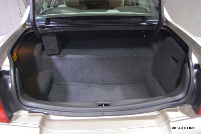 2010 Lincoln Town Car 4dr Sedan Signature Limited - 22892212 - 33