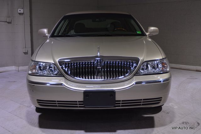 2010 Lincoln Town Car 4dr Sedan Signature Limited - 22892212 - 4