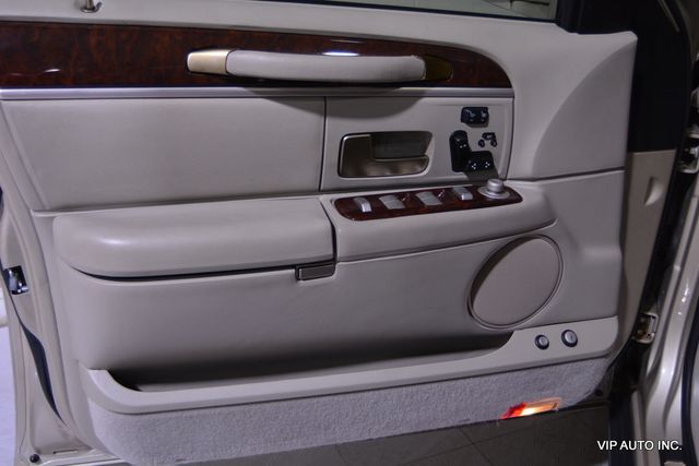 2010 Lincoln Town Car 4dr Sedan Signature Limited - 22892212 - 6