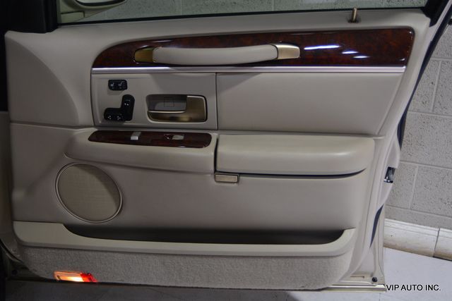 2010 Lincoln Town Car 4dr Sedan Signature Limited - 22892212 - 7