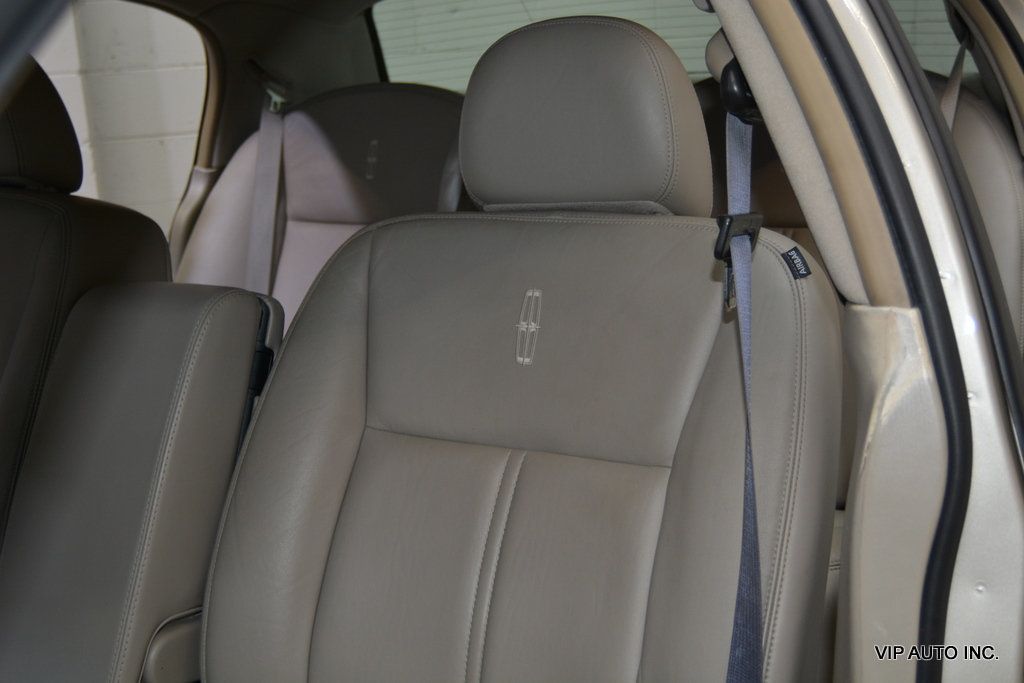 2010 Lincoln Town Car 4dr Sedan Signature Limited - 22967450 - 12