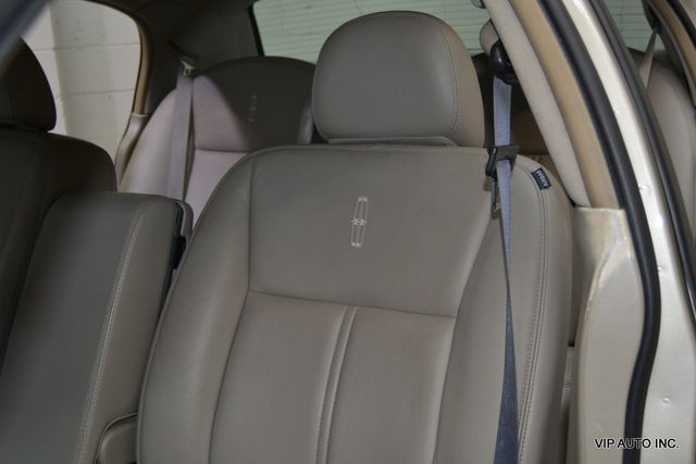 2010 Lincoln Town Car 4dr Sedan Signature Limited - 22967450 - 12