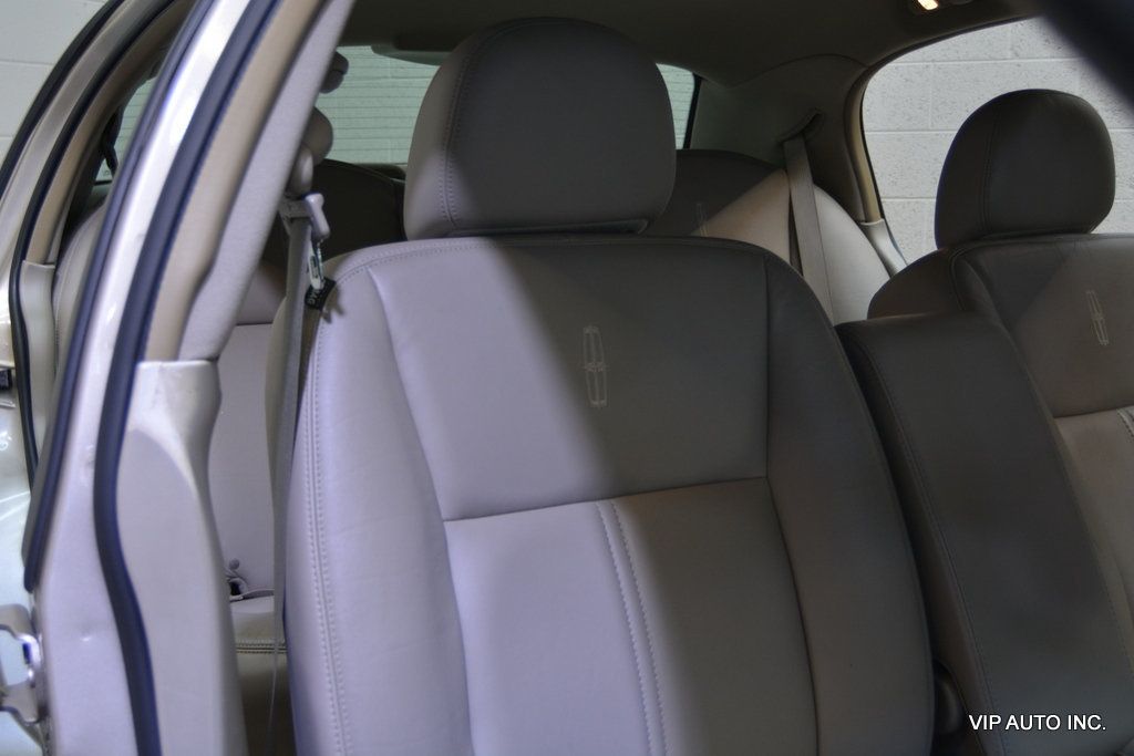 2010 Lincoln Town Car 4dr Sedan Signature Limited - 22967450 - 13