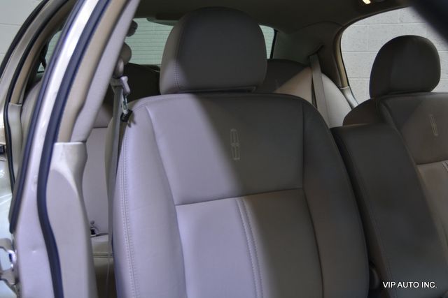 2010 Lincoln Town Car 4dr Sedan Signature Limited - 22967450 - 13