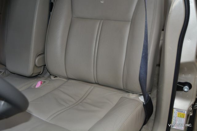 2010 Lincoln Town Car 4dr Sedan Signature Limited - 22967450 - 14