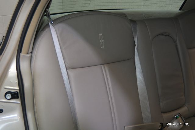 2010 Lincoln Town Car 4dr Sedan Signature Limited - 22967450 - 15