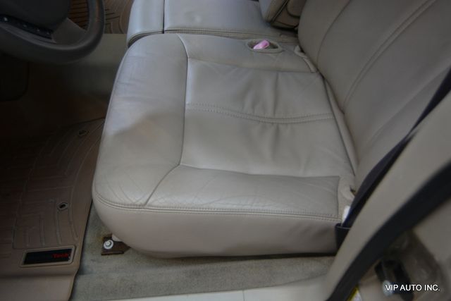 2010 Lincoln Town Car 4dr Sedan Signature Limited - 22967450 - 16