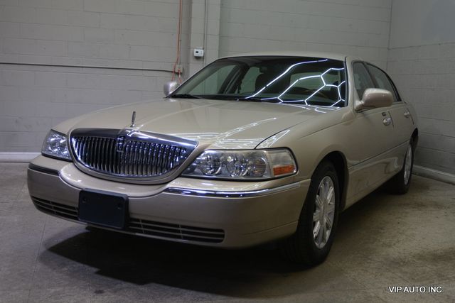 2010 Lincoln Town Car 4dr Sedan Signature Limited - 22967450 - 1