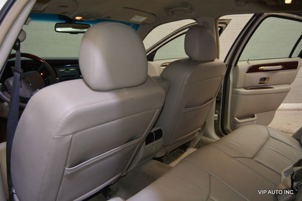 2010 Lincoln Town Car 4dr Sedan Signature Limited - 22967450 - 19