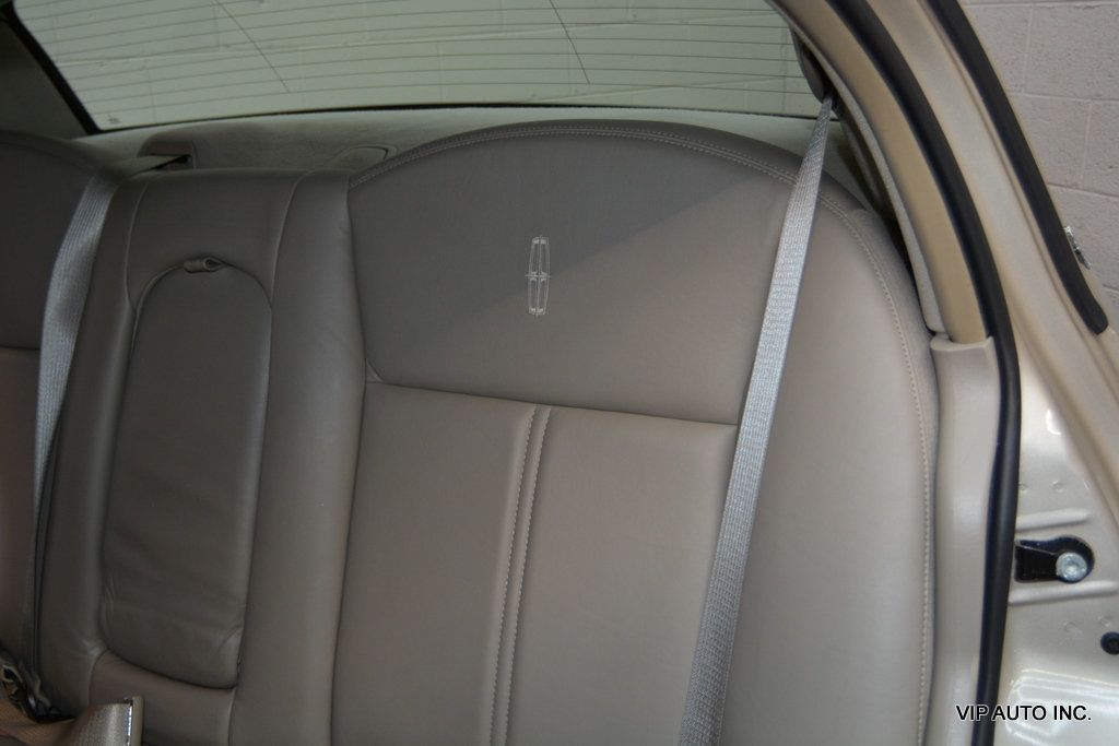 2010 Lincoln Town Car 4dr Sedan Signature Limited - 22967450 - 22