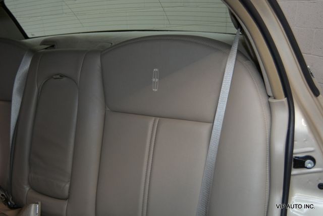 2010 Lincoln Town Car 4dr Sedan Signature Limited - 22967450 - 22