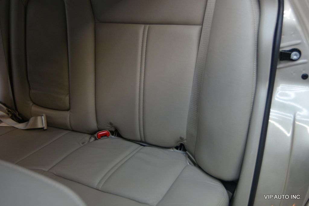 2010 Lincoln Town Car 4dr Sedan Signature Limited - 22967450 - 24