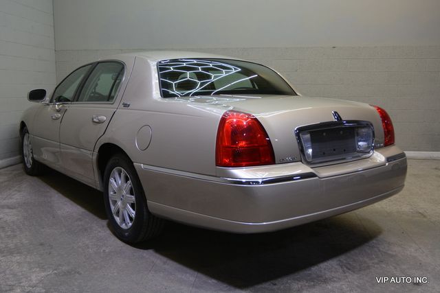 2010 Lincoln Town Car 4dr Sedan Signature Limited - 22967450 - 2