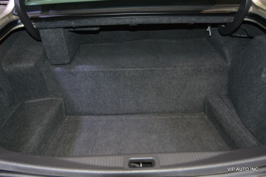 2010 Lincoln Town Car 4dr Sedan Signature Limited - 22967450 - 32