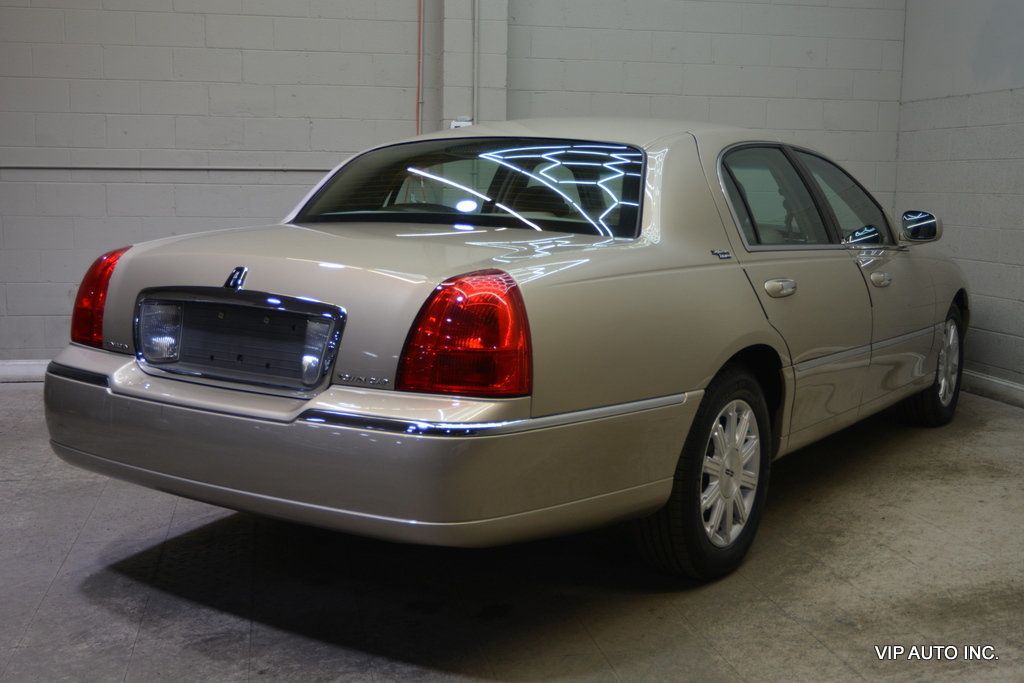 2010 Lincoln Town Car 4dr Sedan Signature Limited - 22967450 - 3